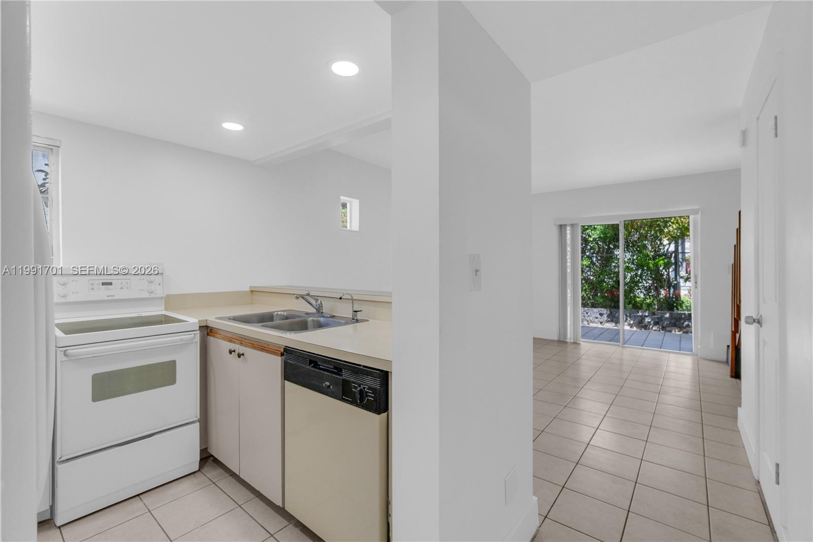 3599 SW 17th St #3599, Miami FL 33145