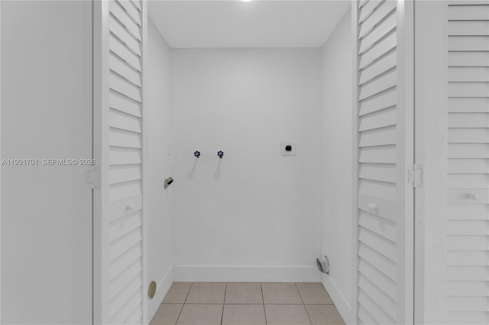 3599 SW 17th St #3599, Miami FL 33145