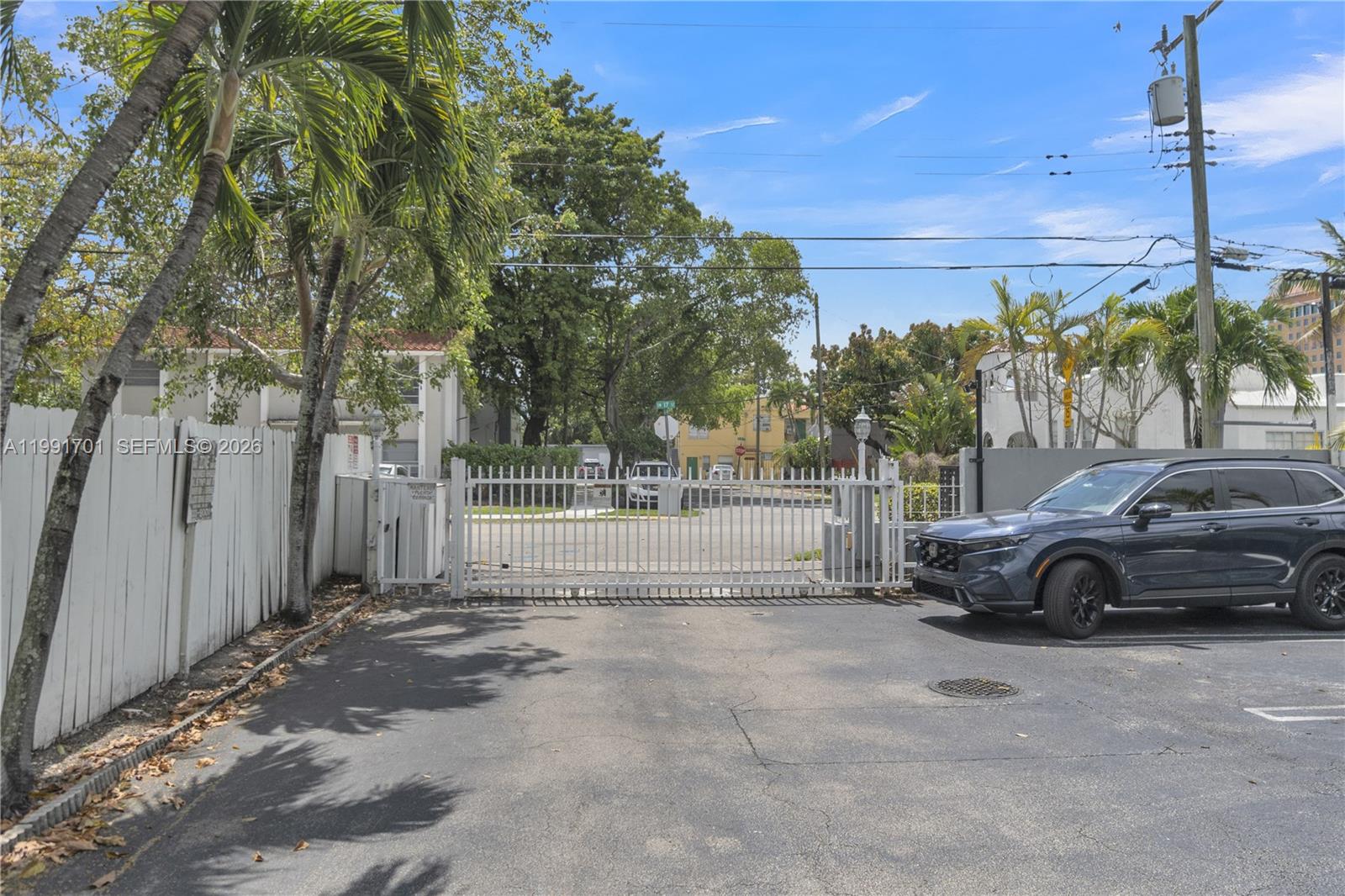 3599 SW 17th St #3599, Miami FL 33145
