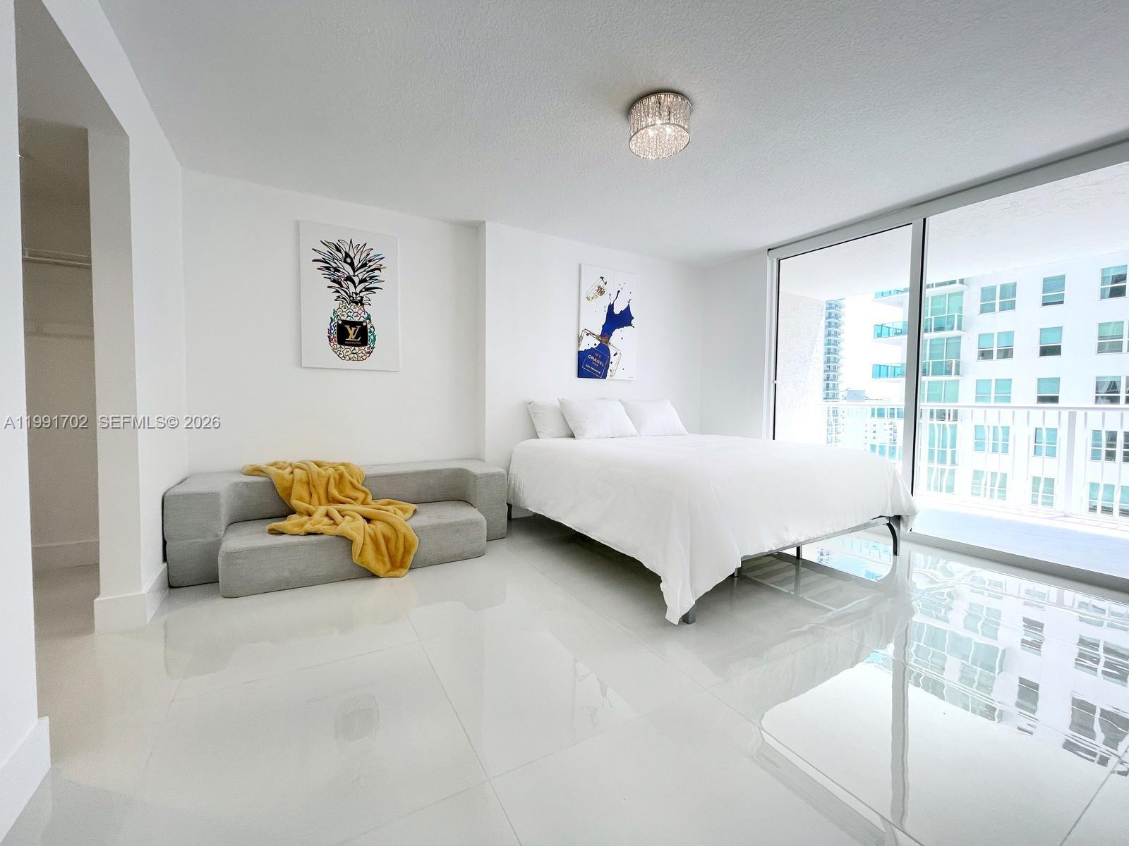 1200 SE Brickell Bay Dr #1707, Miami FL 33131
