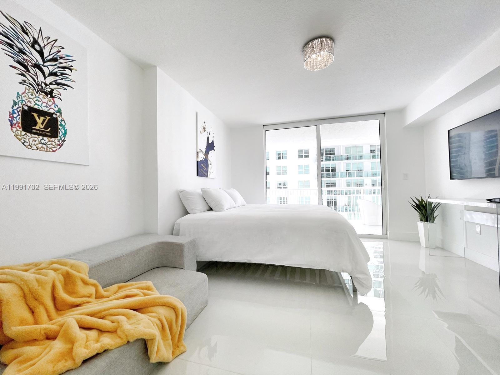 1200 SE Brickell Bay Dr #1707, Miami FL 33131