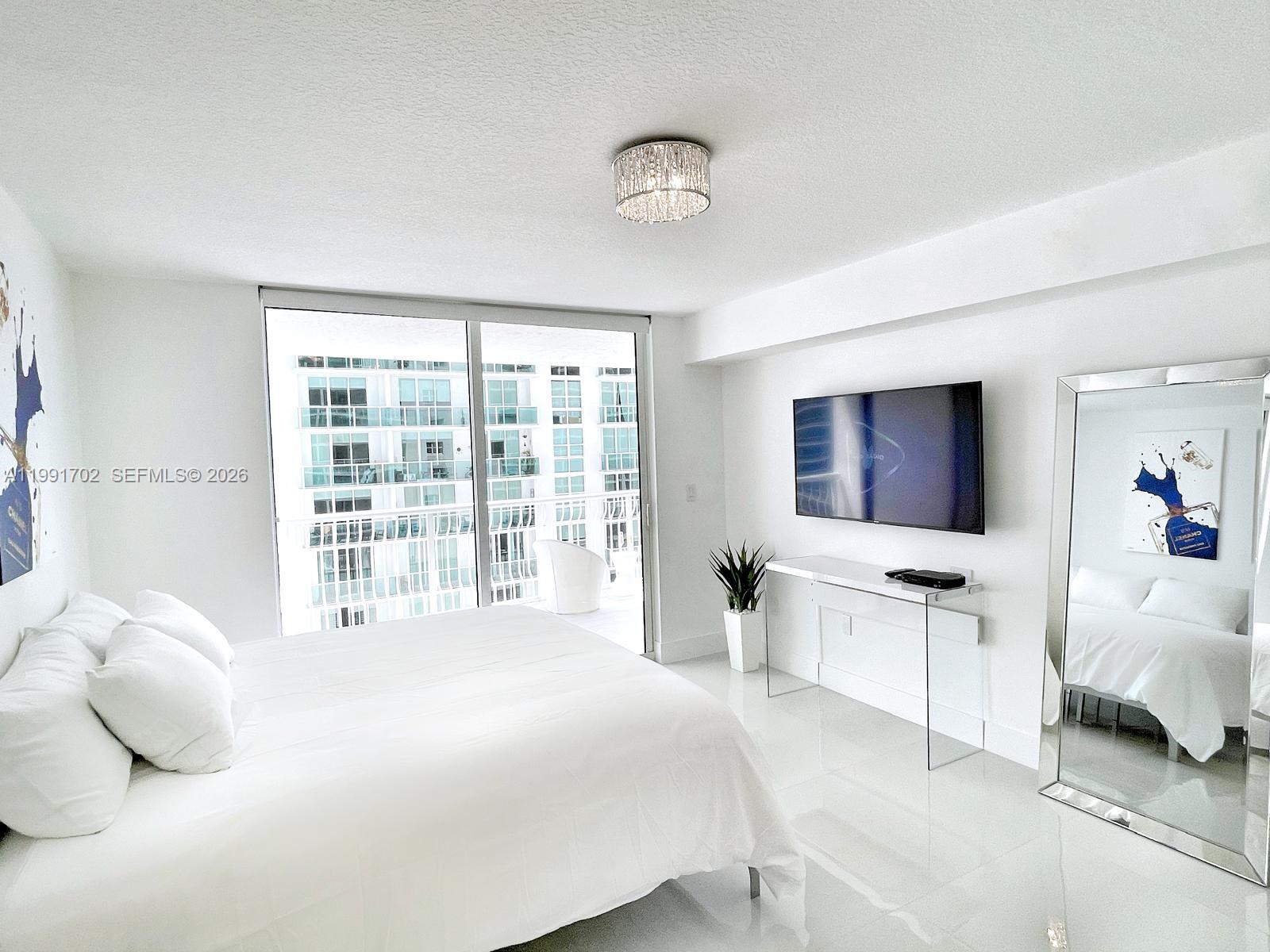 1200 SE Brickell Bay Dr #1707, Miami FL 33131