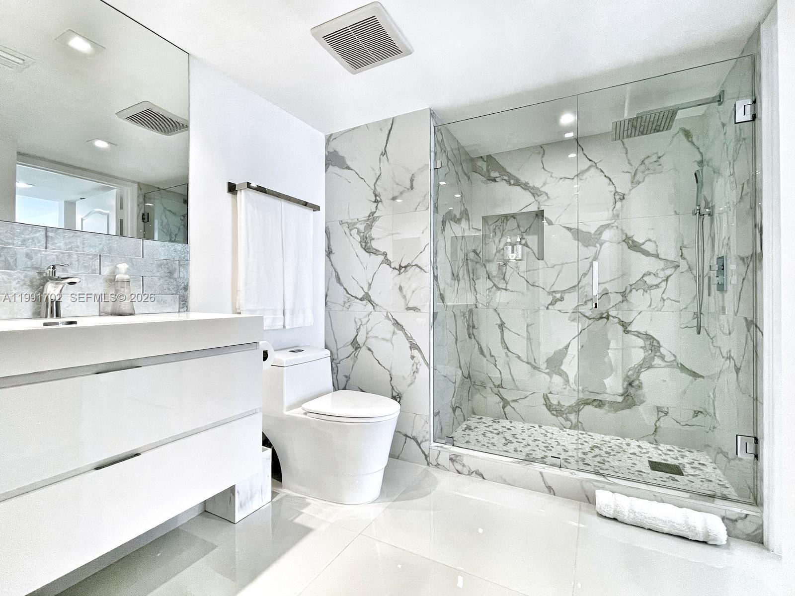 1200 SE Brickell Bay Dr #1707, Miami FL 33131