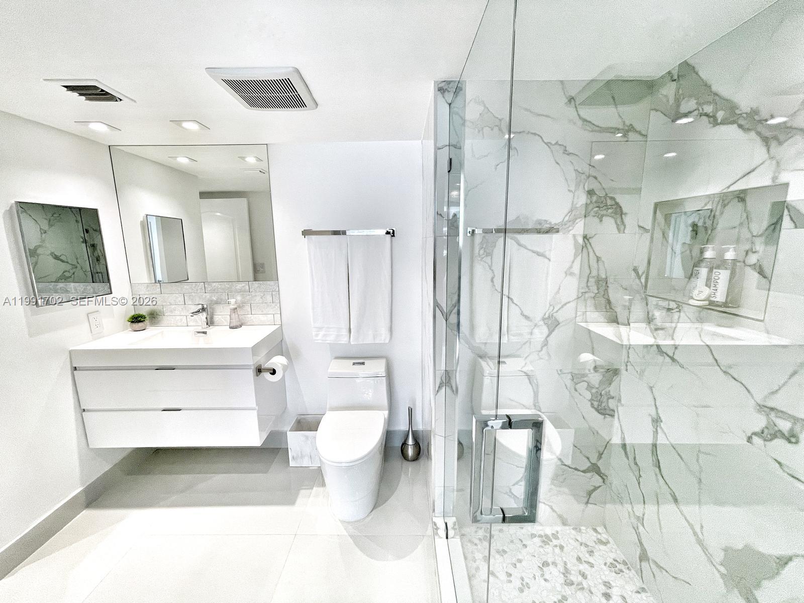 1200 SE Brickell Bay Dr #1707, Miami FL 33131