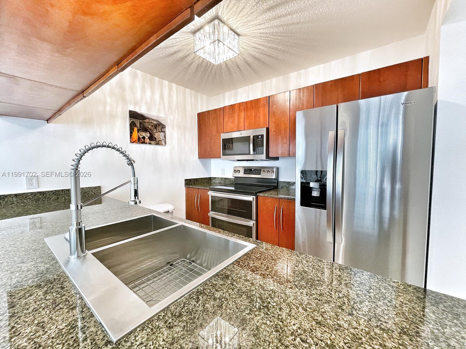 1200 SE Brickell Bay Dr #1707, Miami FL 33131