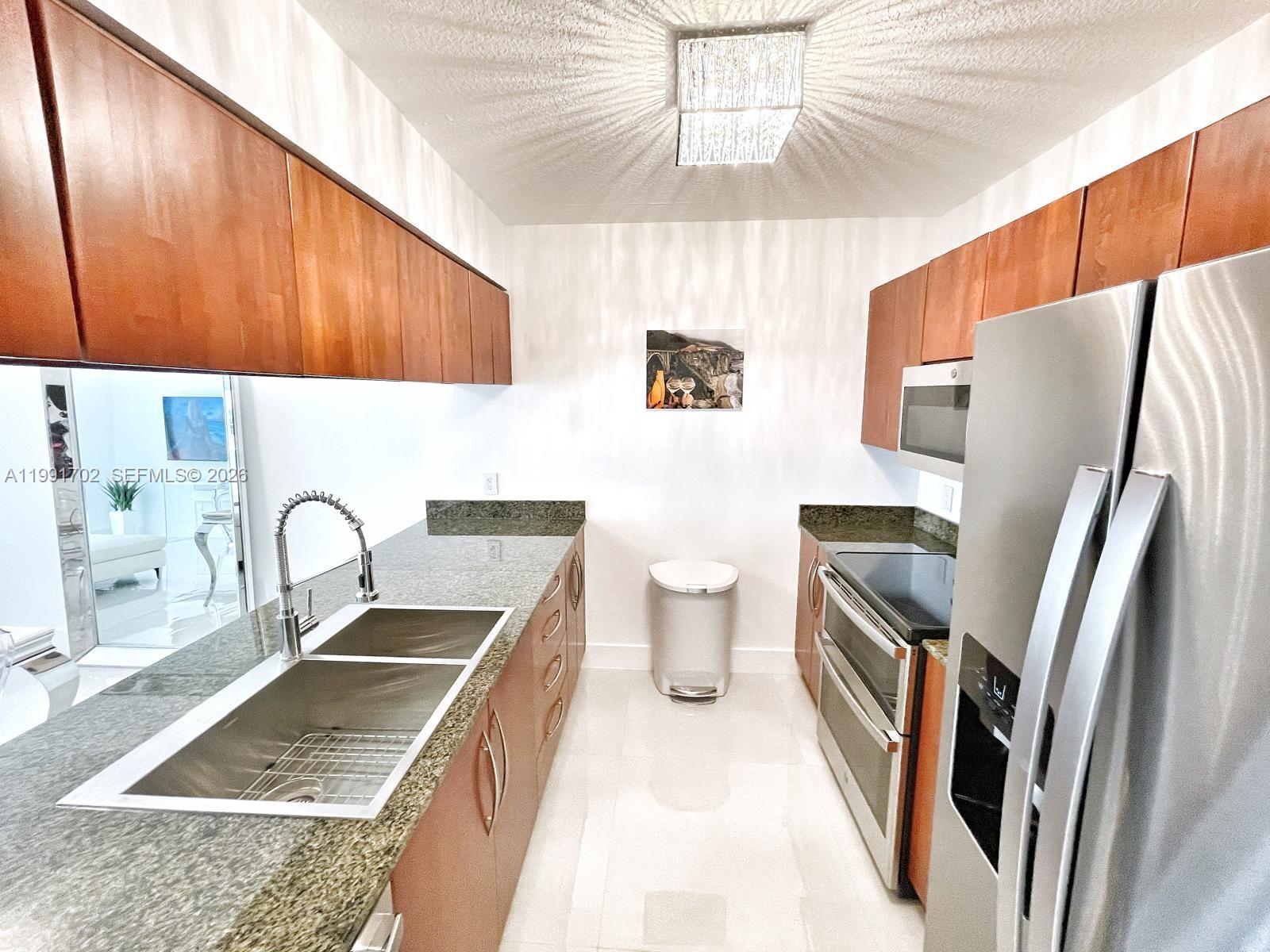 1200 SE Brickell Bay Dr #1707, Miami FL 33131