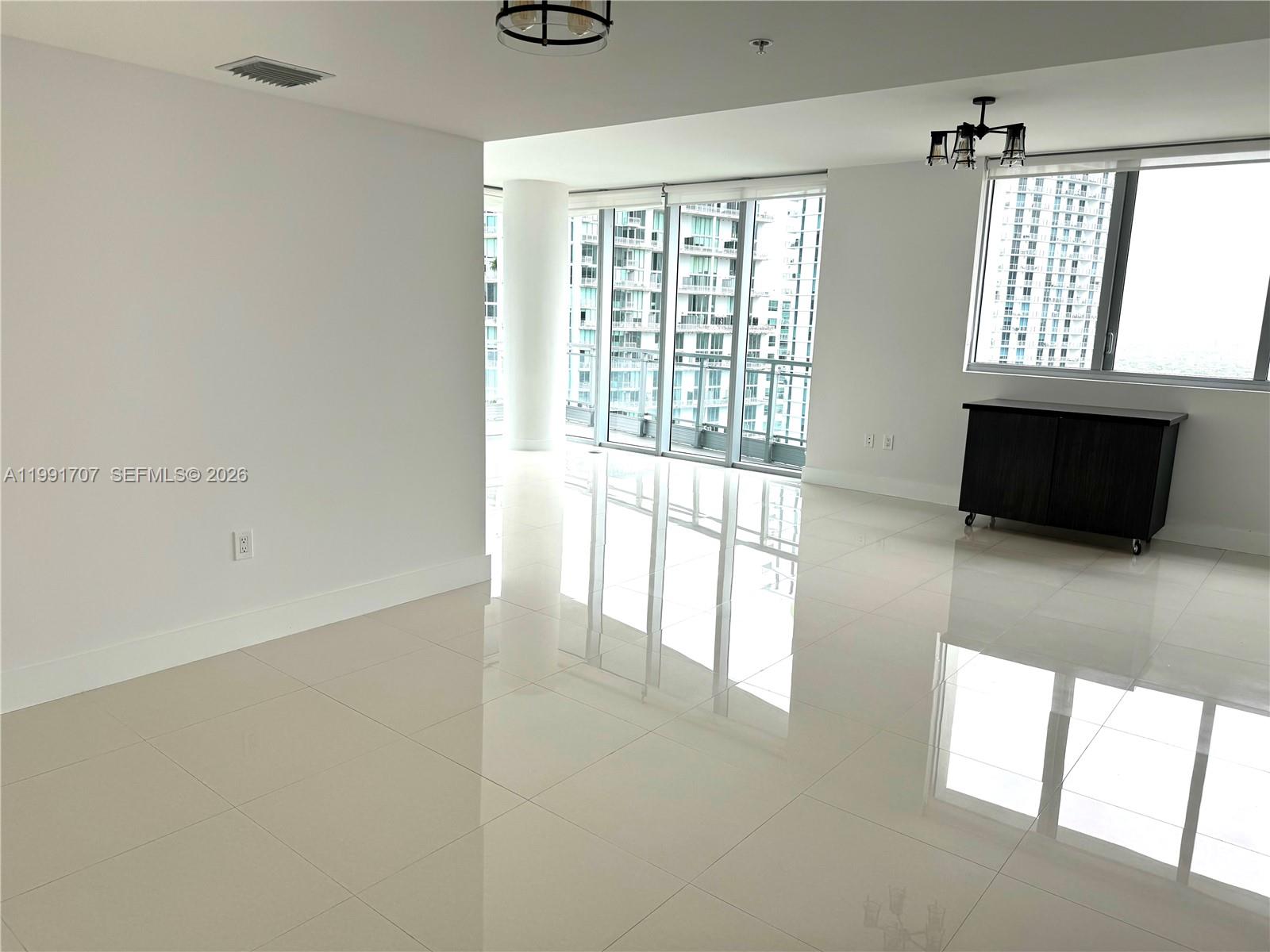 92 SW 3rd St #2905, Miami FL 33130