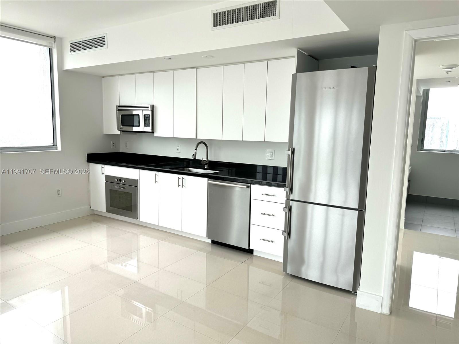 92 SW 3rd St #2905, Miami FL 33130