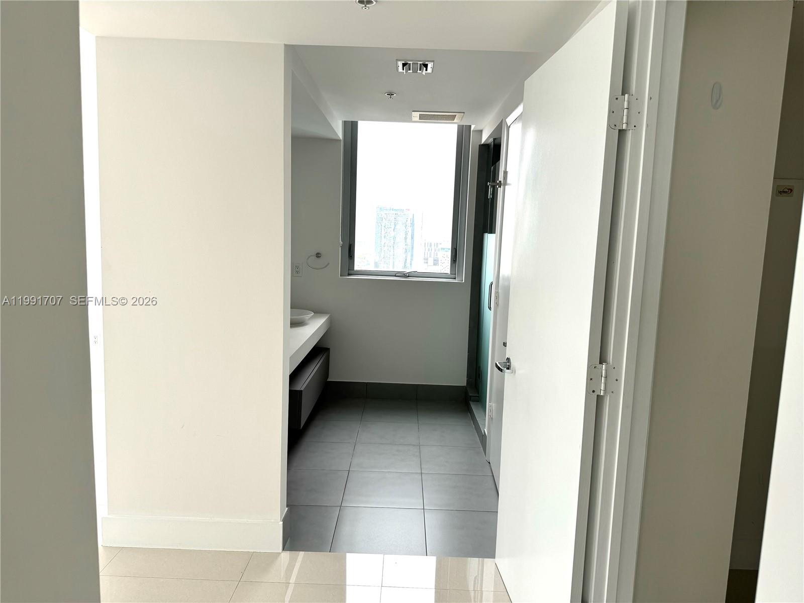 92 SW 3rd St #2905, Miami FL 33130