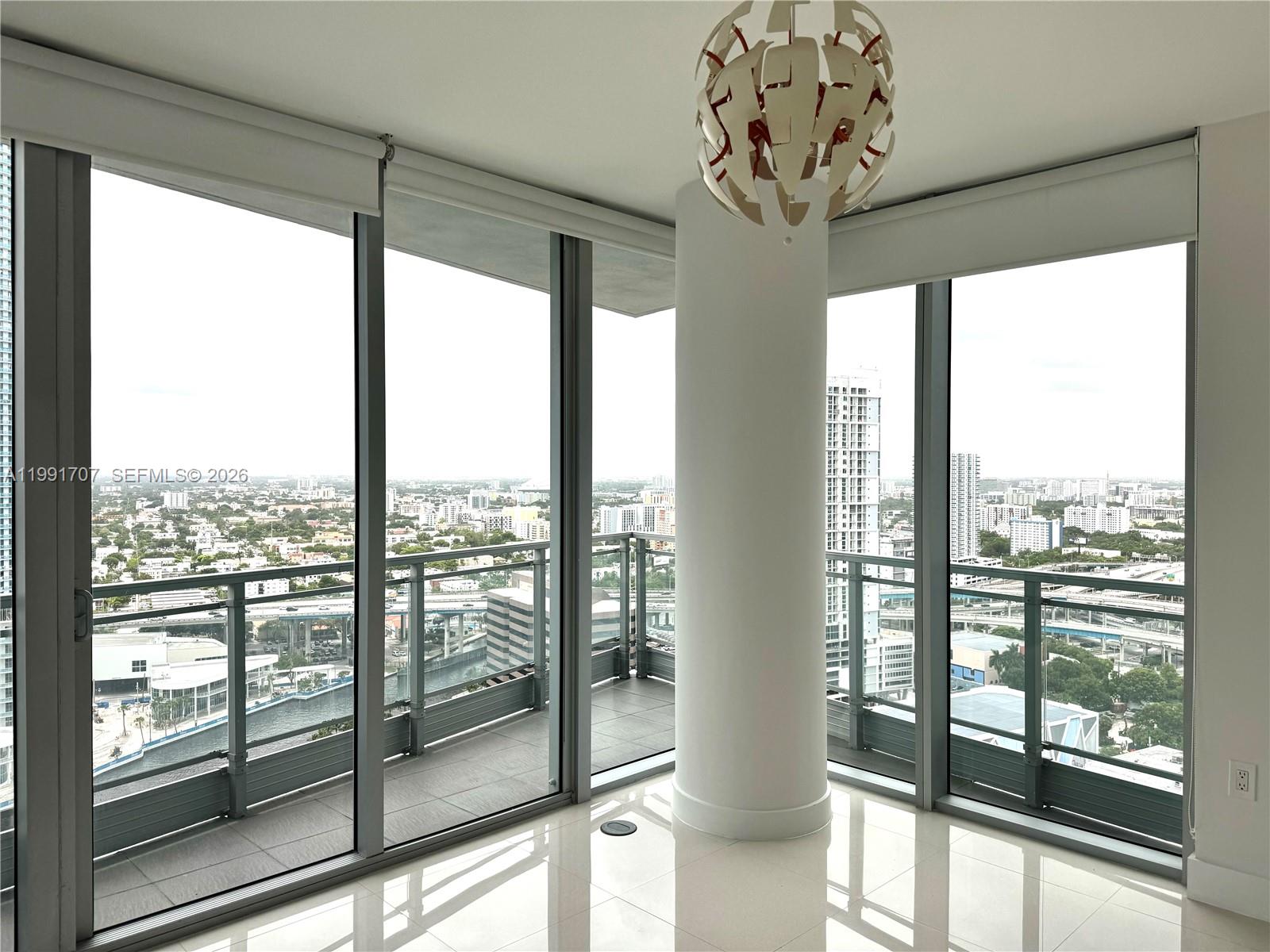 92 SW 3rd St #2905, Miami FL 33130