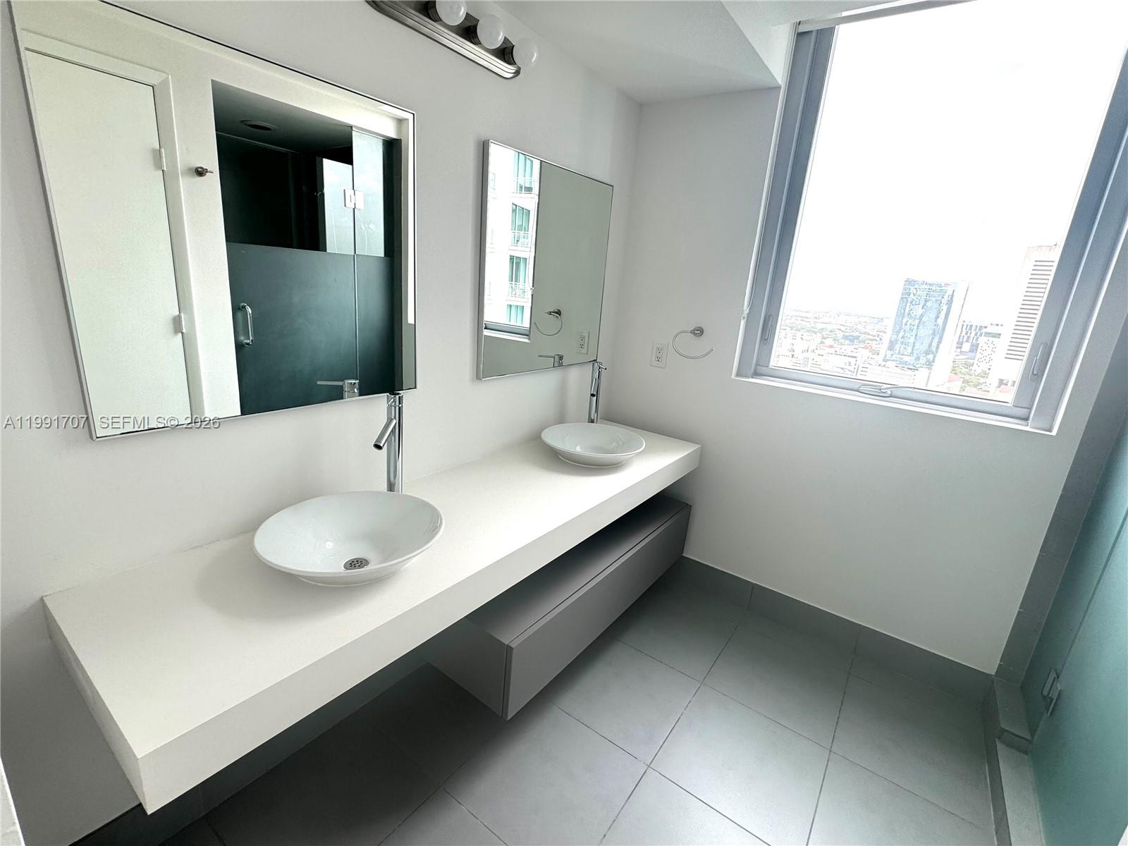 92 SW 3rd St #2905, Miami FL 33130