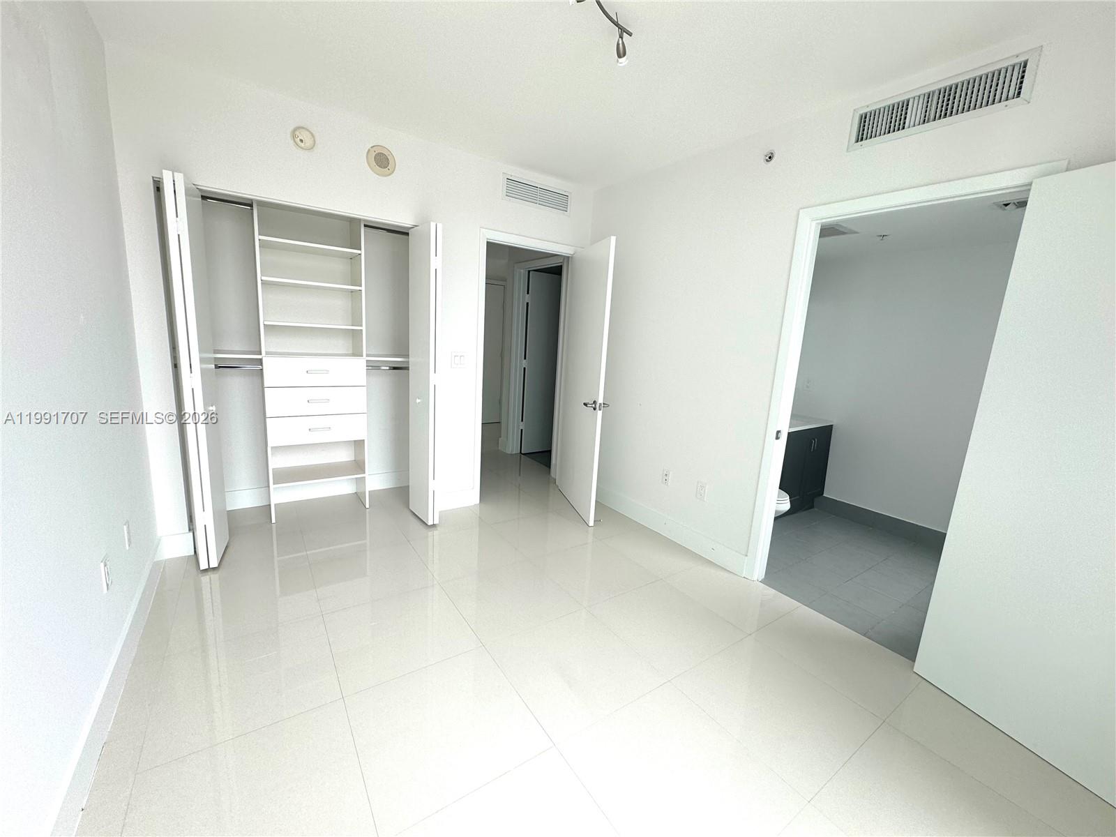 92 SW 3rd St #2905, Miami FL 33130
