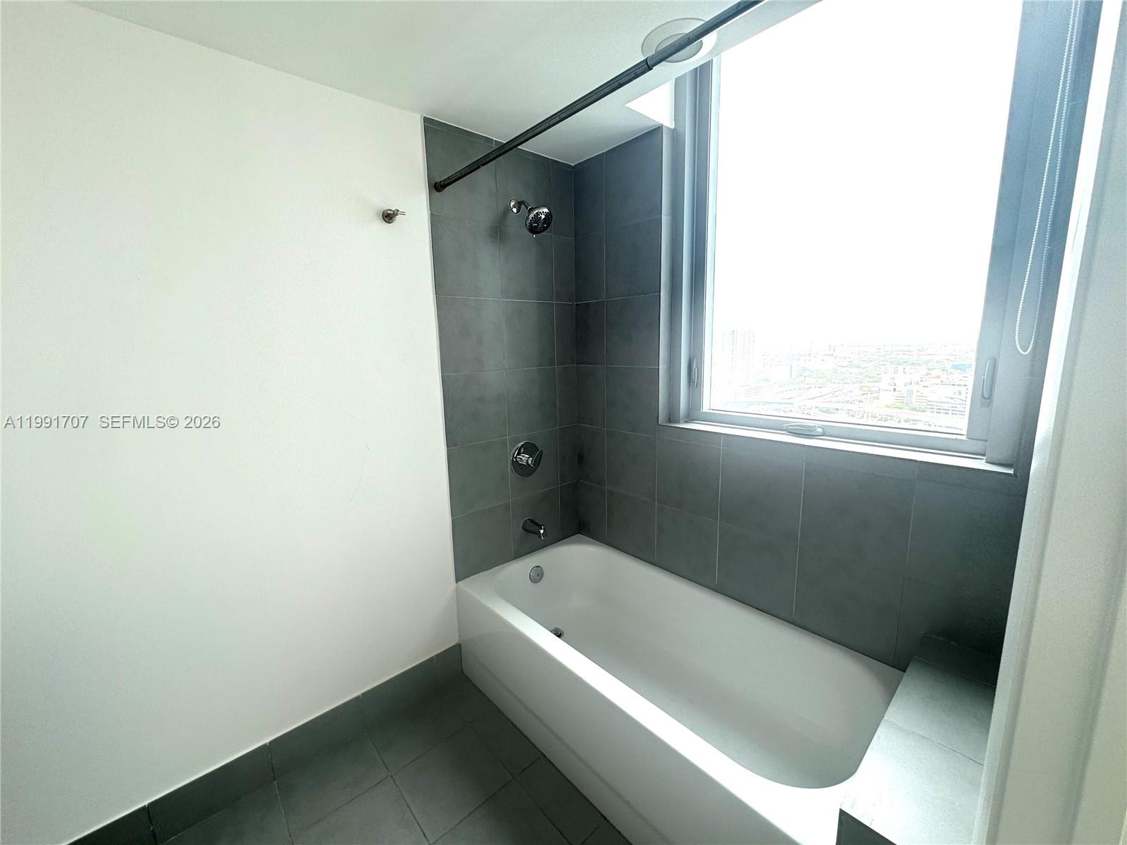 92 SW 3rd St #2905, Miami FL 33130