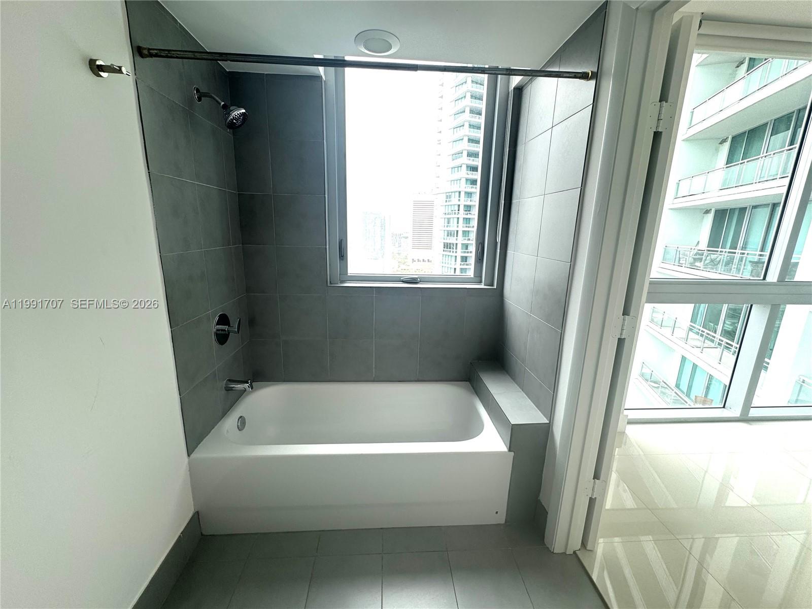 92 SW 3rd St #2905, Miami FL 33130
