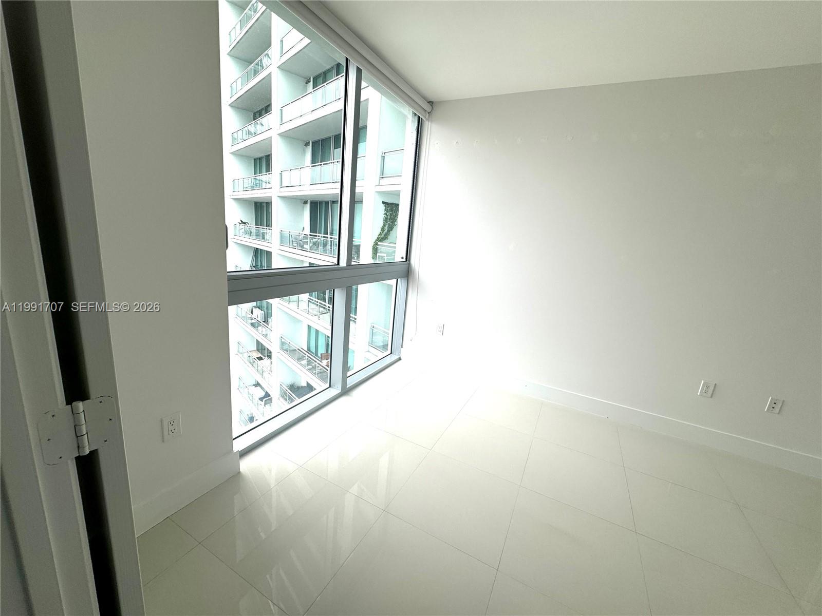 92 SW 3rd St #2905, Miami FL 33130