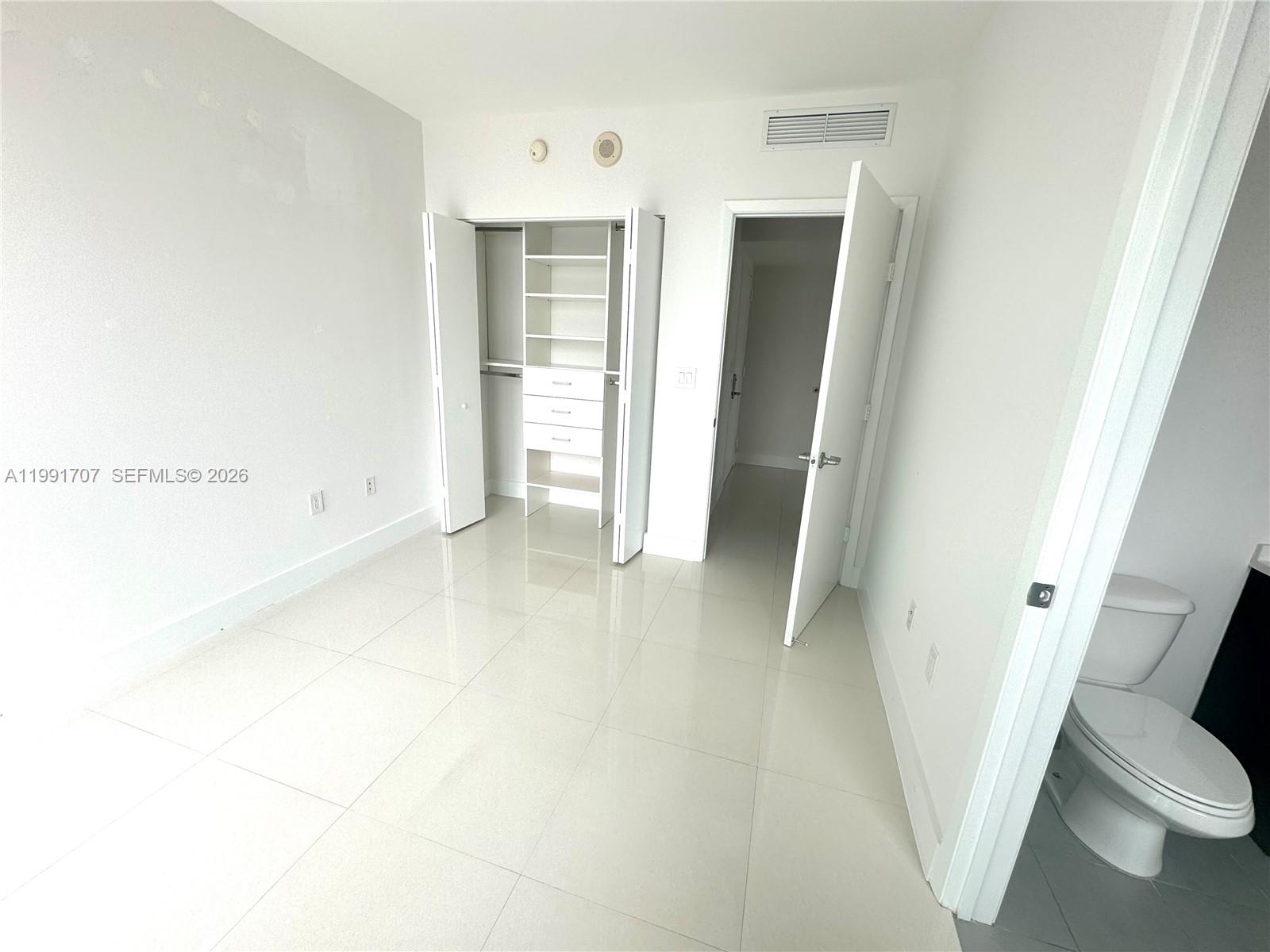92 SW 3rd St #2905, Miami FL 33130