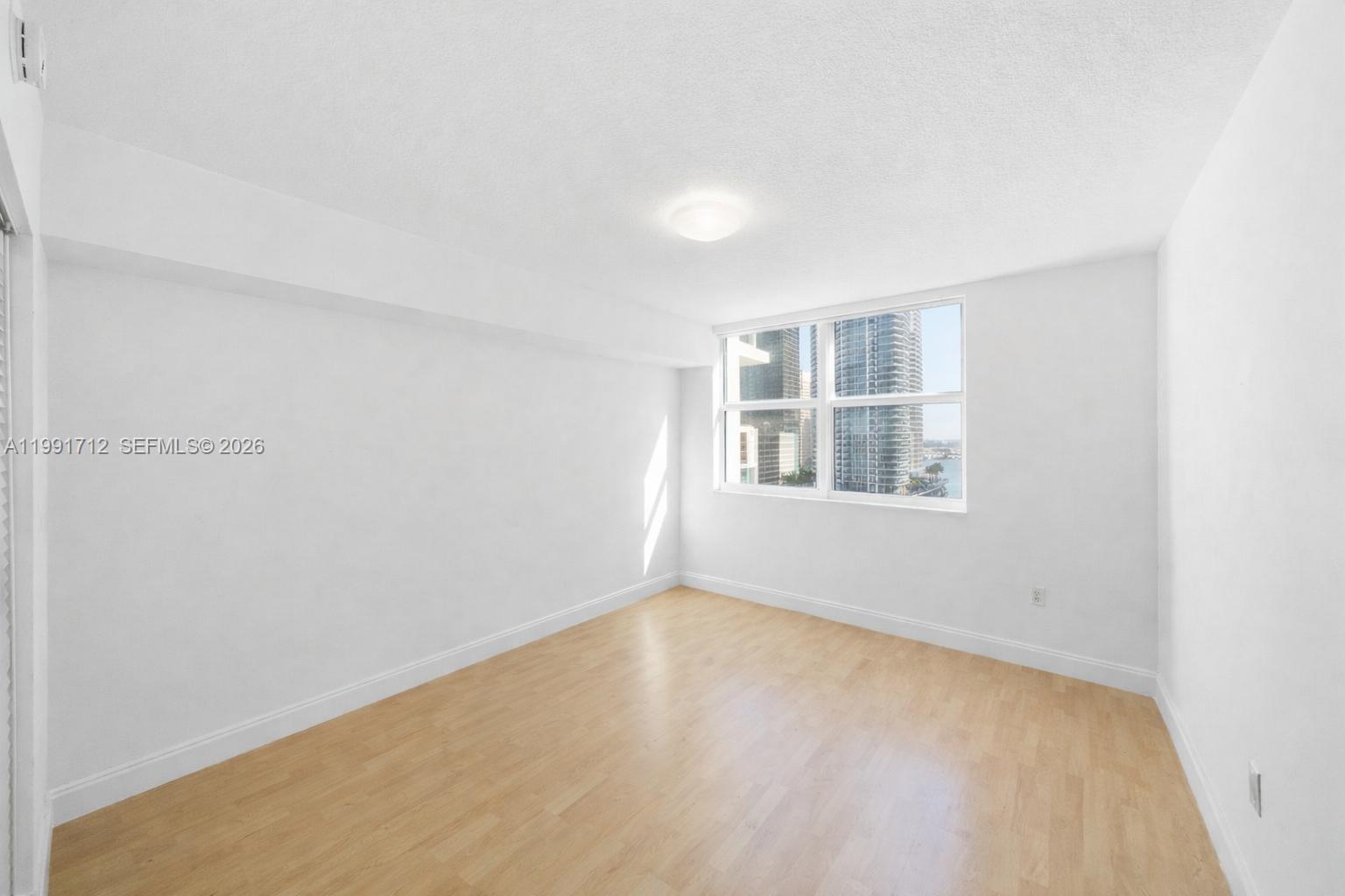 31 SE 5th St #2604, Miami FL 33131