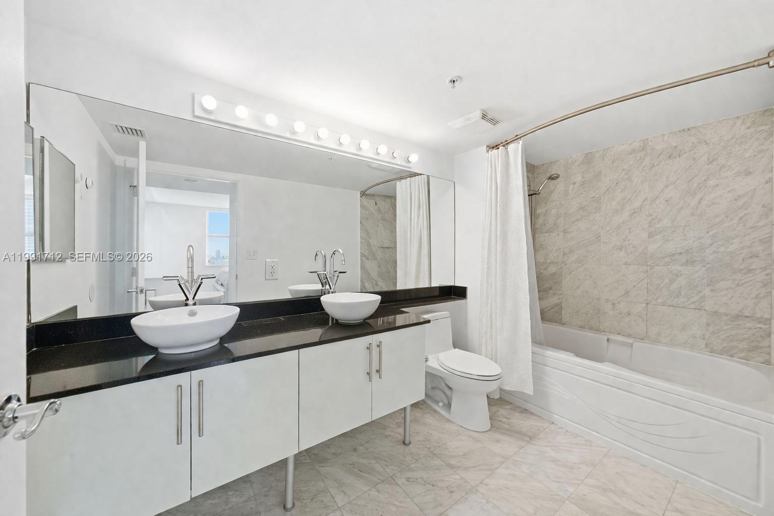 31 SE 5th St #2604, Miami FL 33131
