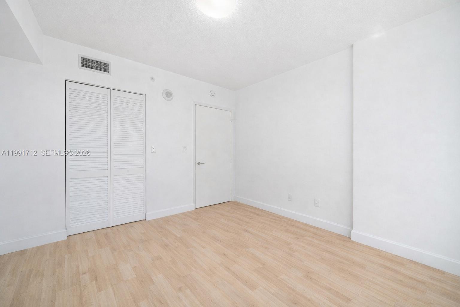 31 SE 5th St #2604, Miami FL 33131
