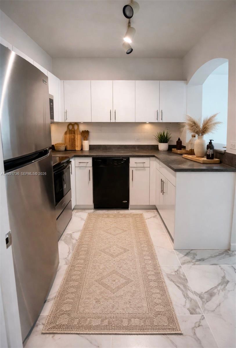 9172 Collins Ave #214, Surfside FL 33154