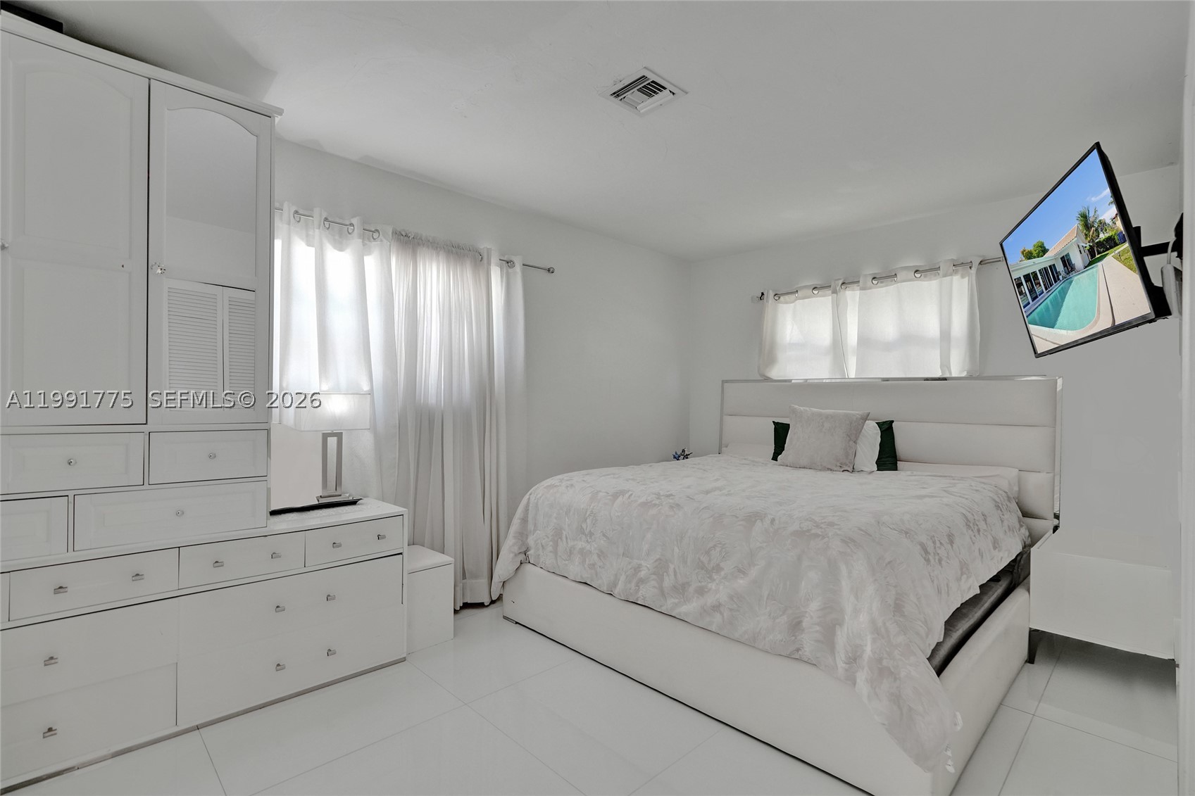 4100 Bayview Dr, Fort Lauderdale FL 33308
