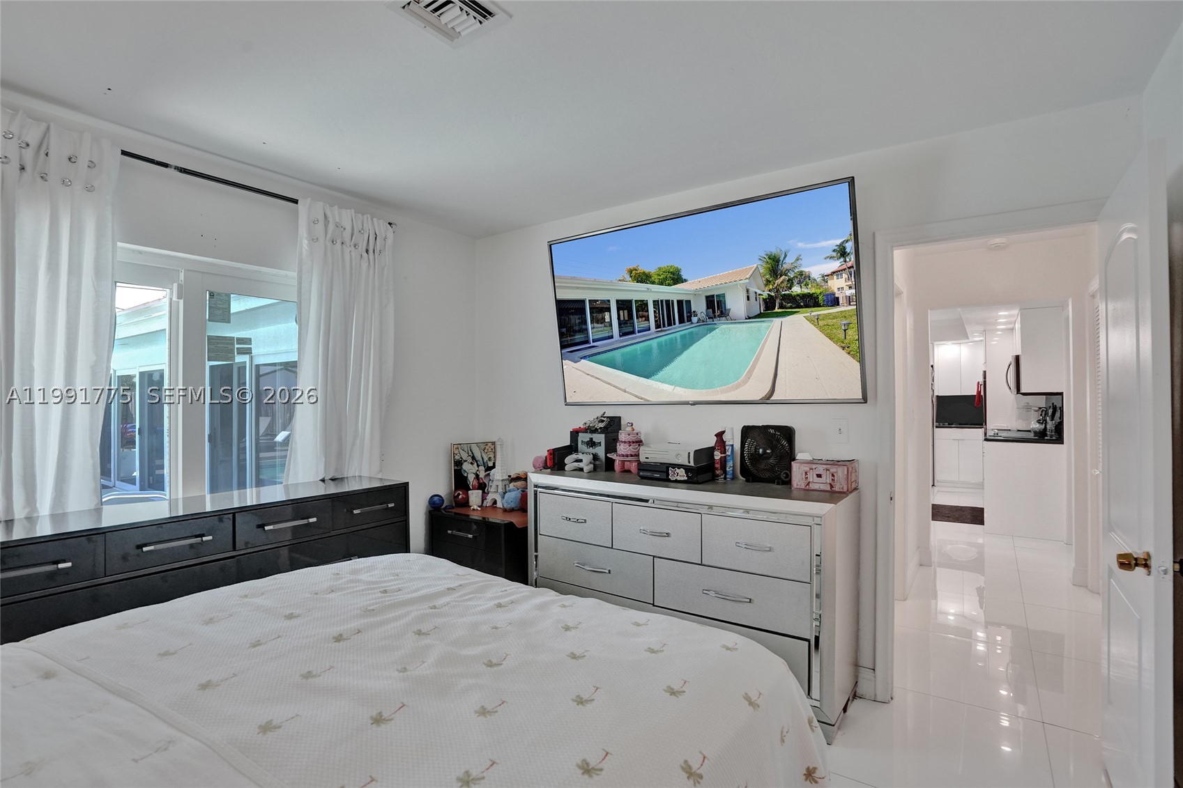 4100 Bayview Dr, Fort Lauderdale FL 33308