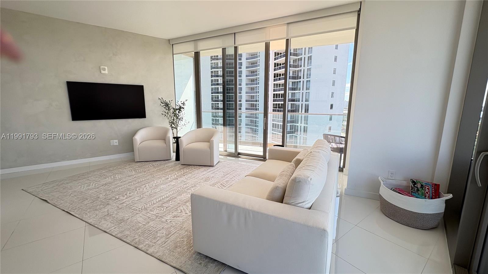 18975 Collins Ave #905, Sunny Isles Beach FL 33160