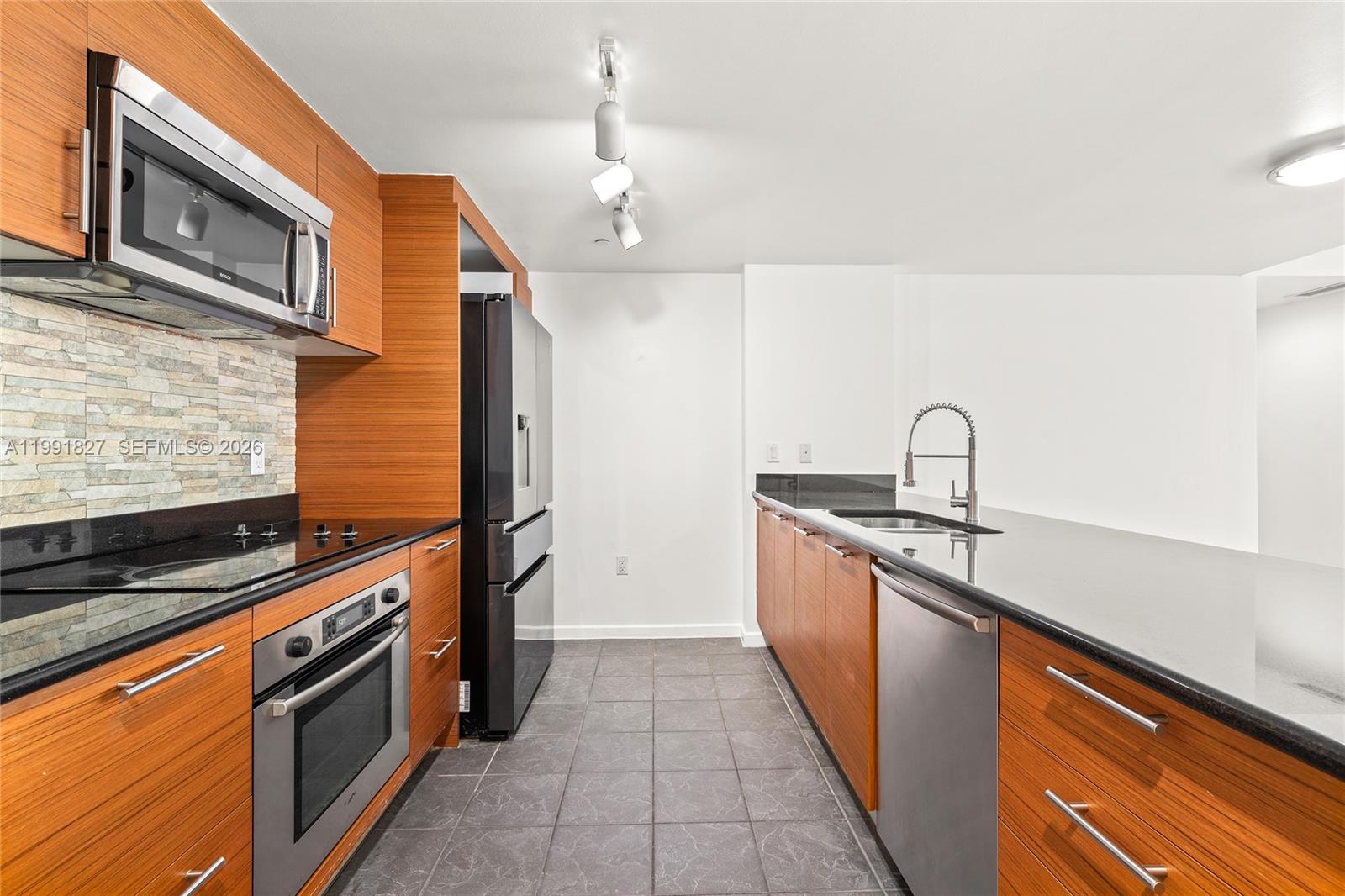 50 Biscayne Blvd #4111, Miami FL 33132