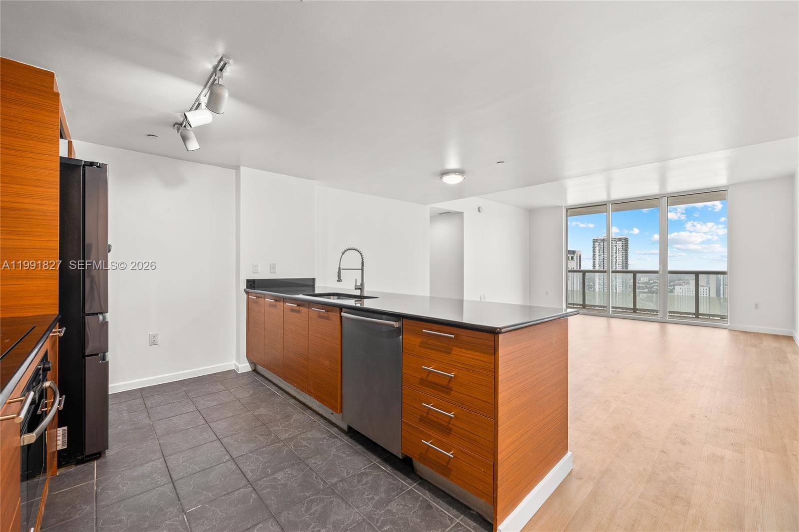 50 Biscayne Blvd #4111, Miami FL 33132