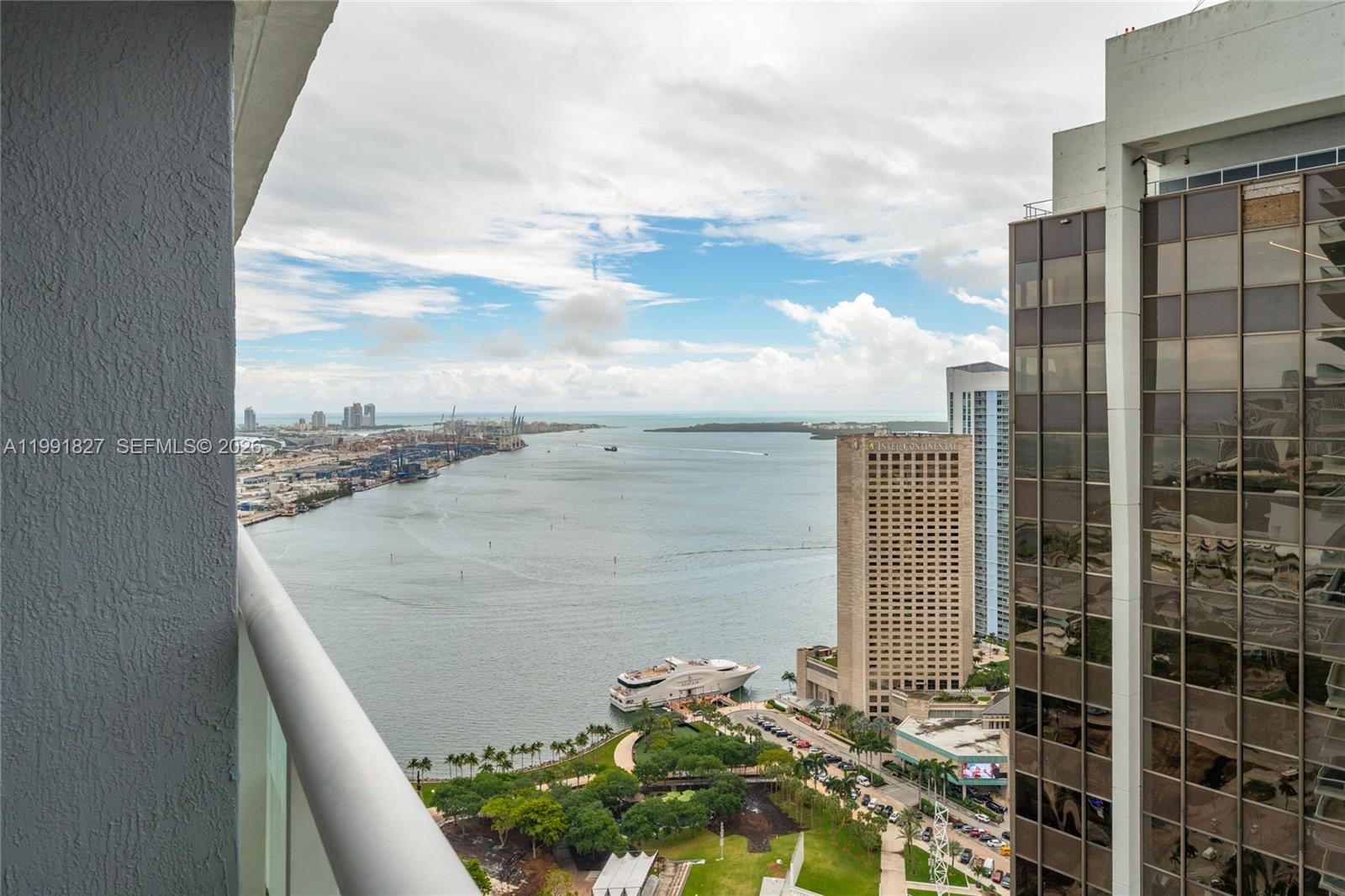 50 Biscayne Blvd #4111, Miami FL 33132