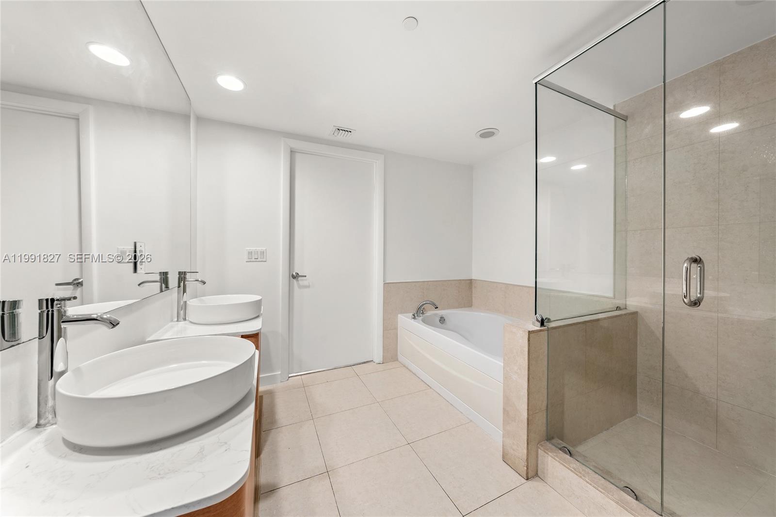 50 Biscayne Blvd #4111, Miami FL 33132