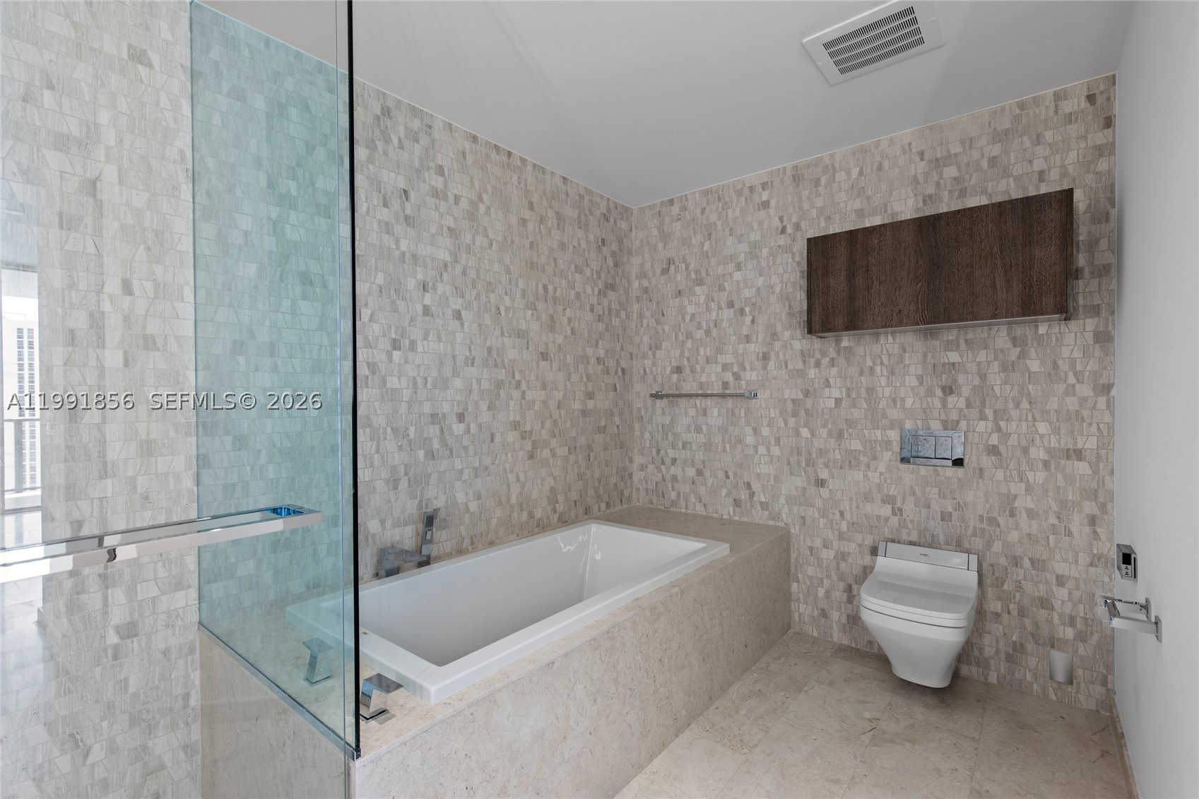 88 SW 7th St #904, Miami FL 33130