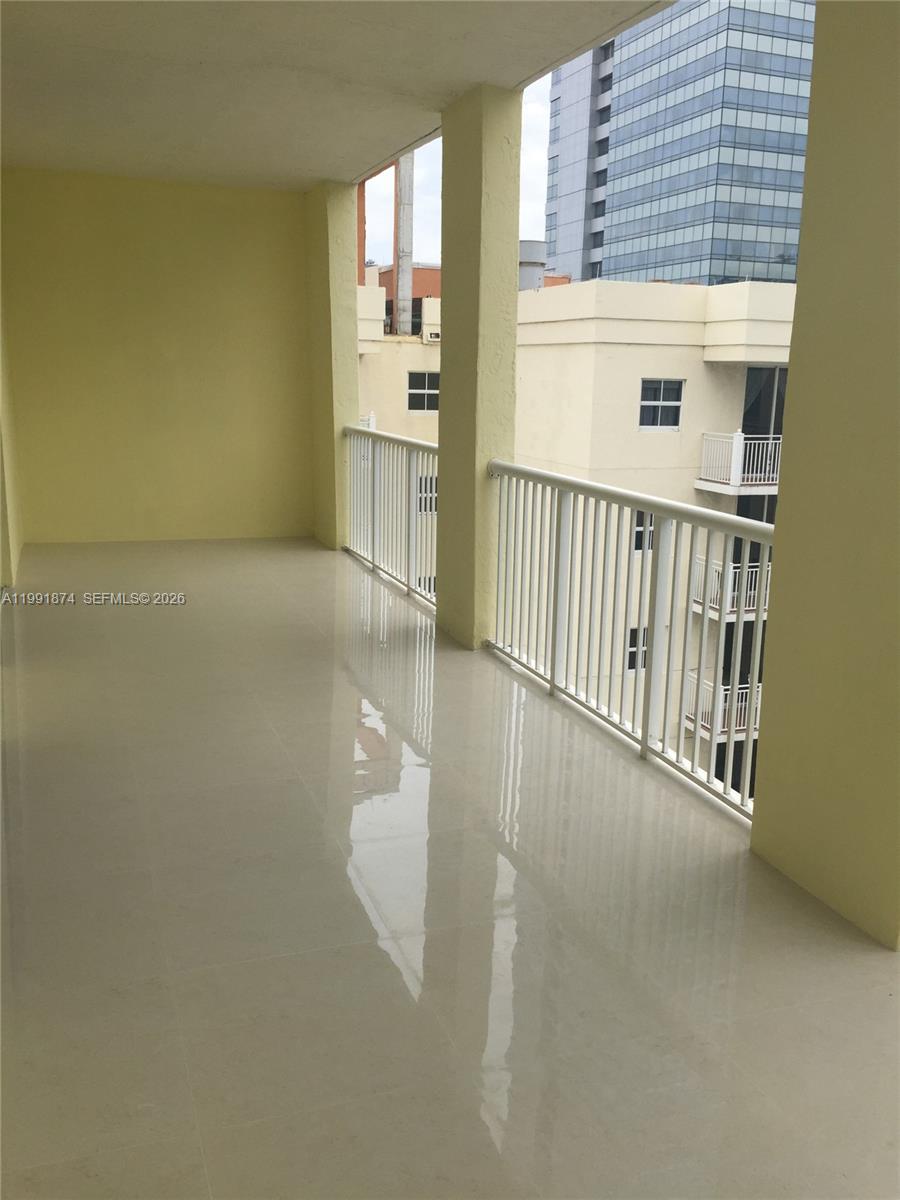 170 SE 14th St #3005, Miami FL 33131