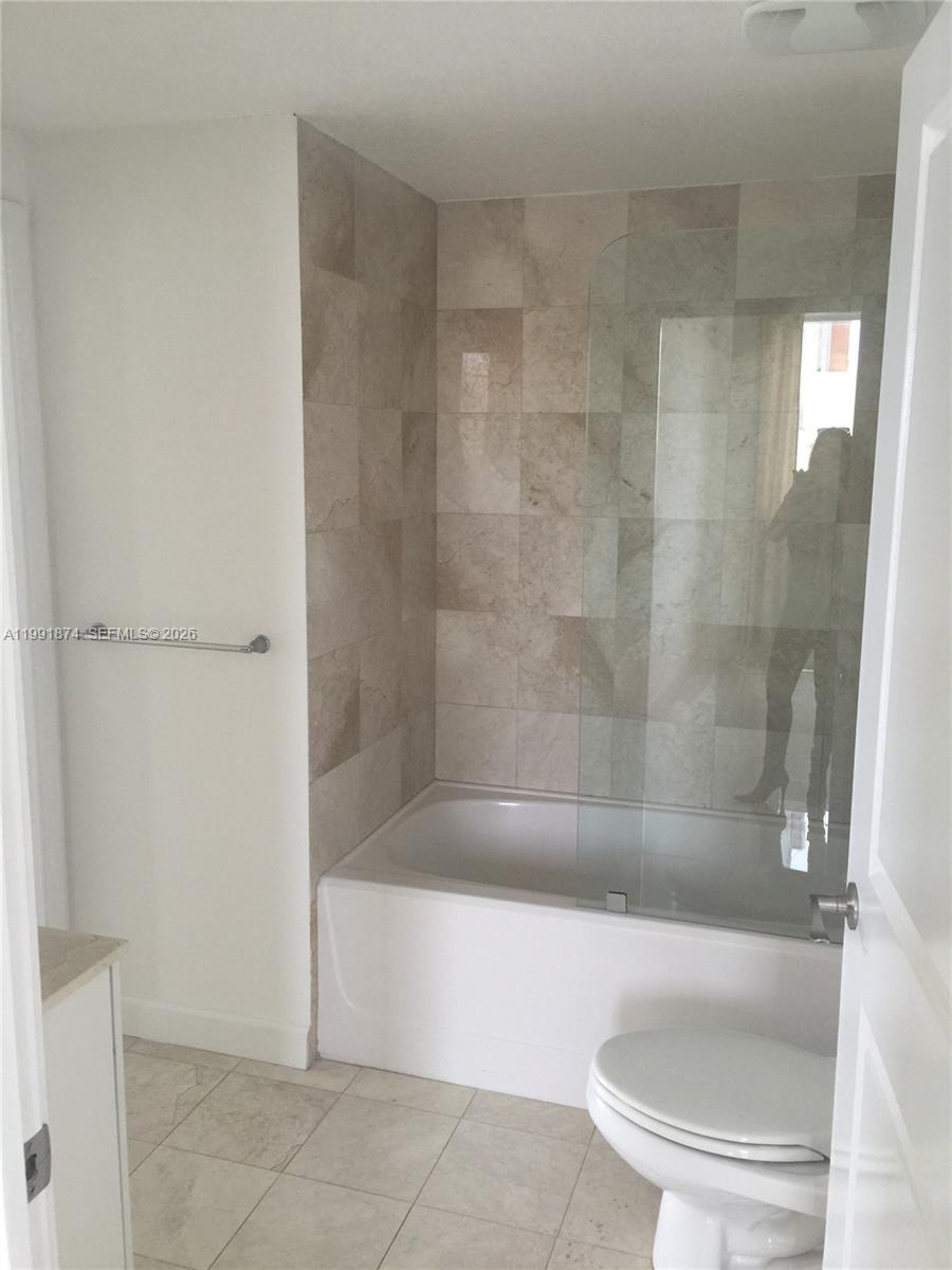 170 SE 14th St #3005, Miami FL 33131