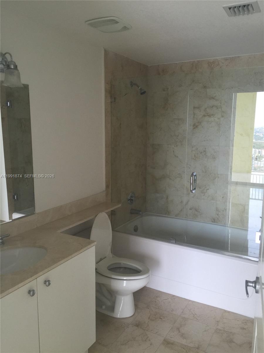 170 SE 14th St #3005, Miami FL 33131