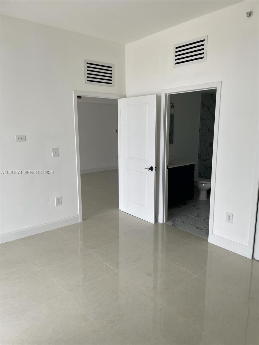 170 SE 14th St #3005, Miami FL 33131