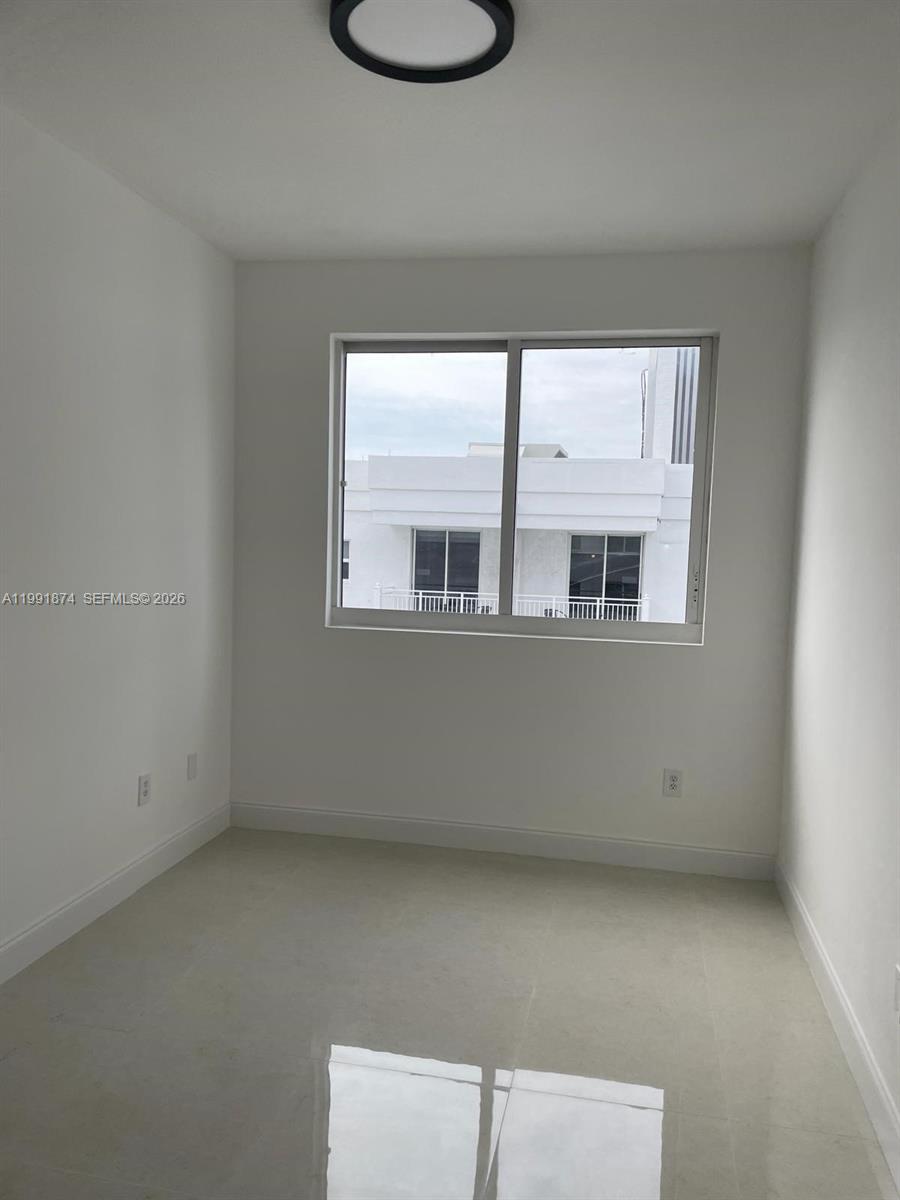 170 SE 14th St #3005, Miami FL 33131