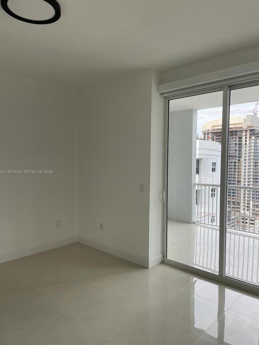 170 SE 14th St #3005, Miami FL 33131
