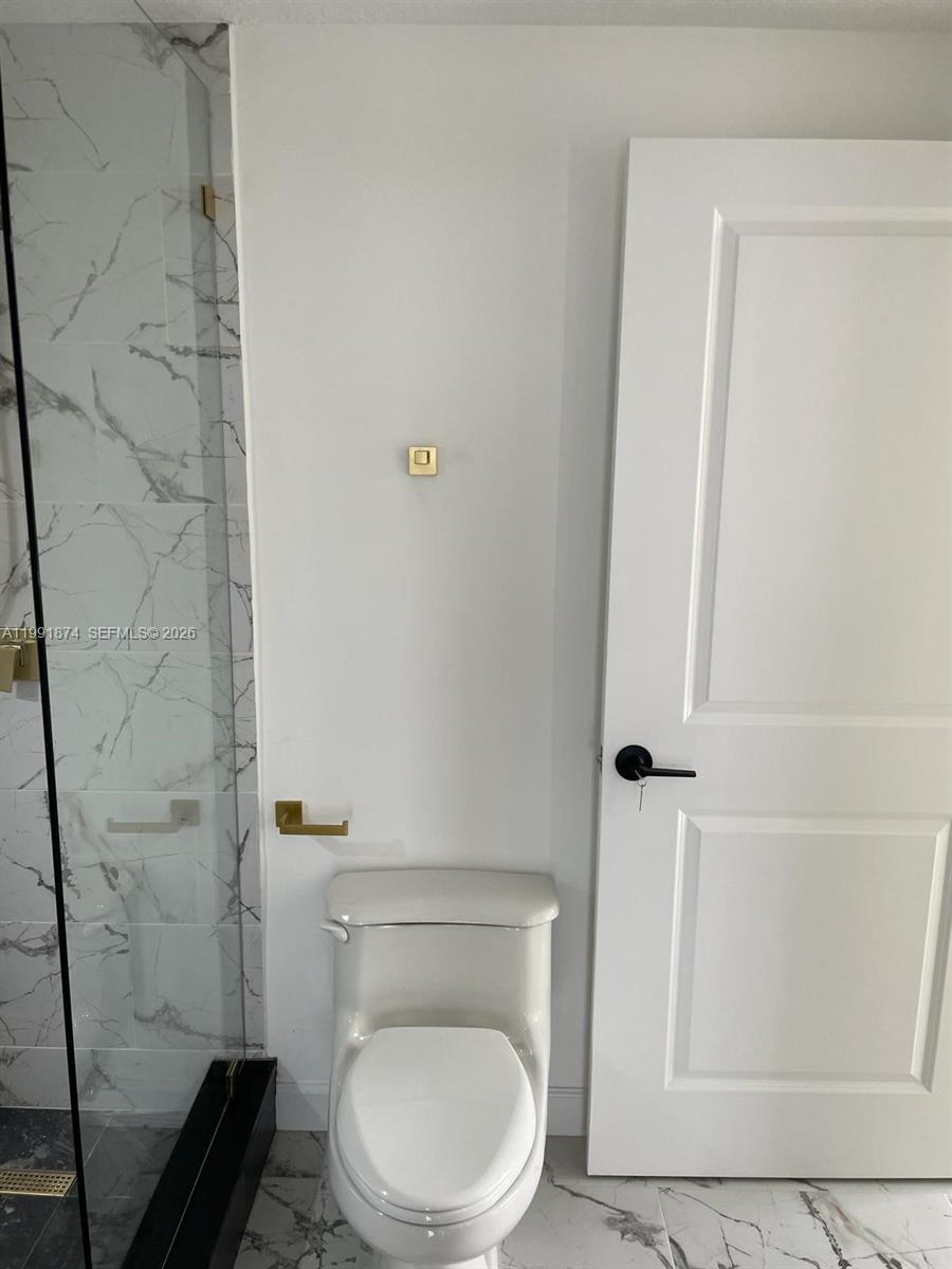 170 SE 14th St #3005, Miami FL 33131