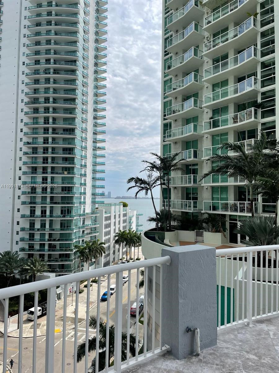 170 SE 14th St #3005, Miami FL 33131