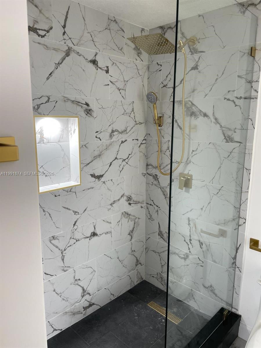 170 SE 14th St #3005, Miami FL 33131