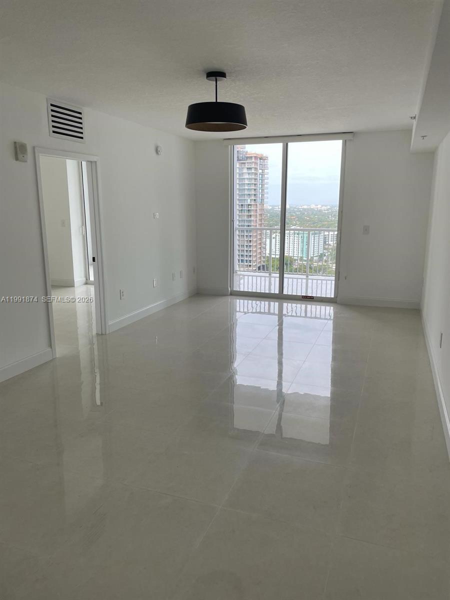 170 SE 14th St #3005, Miami FL 33131