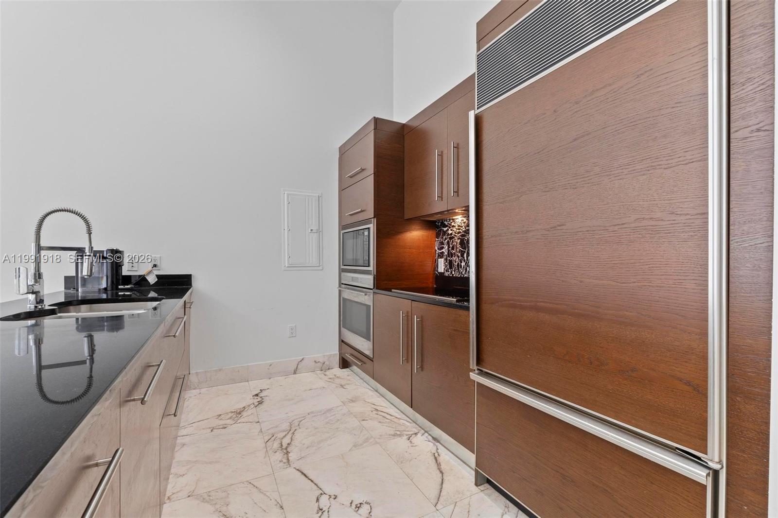475 Brickell Ave #2209, Miami FL 33131