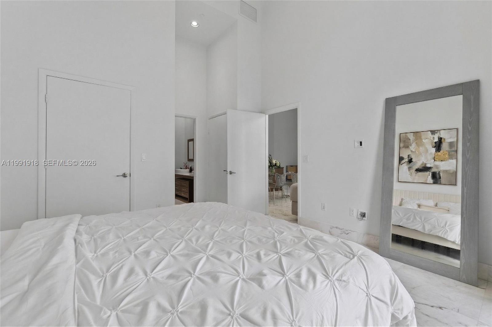 475 Brickell Ave #2209, Miami FL 33131