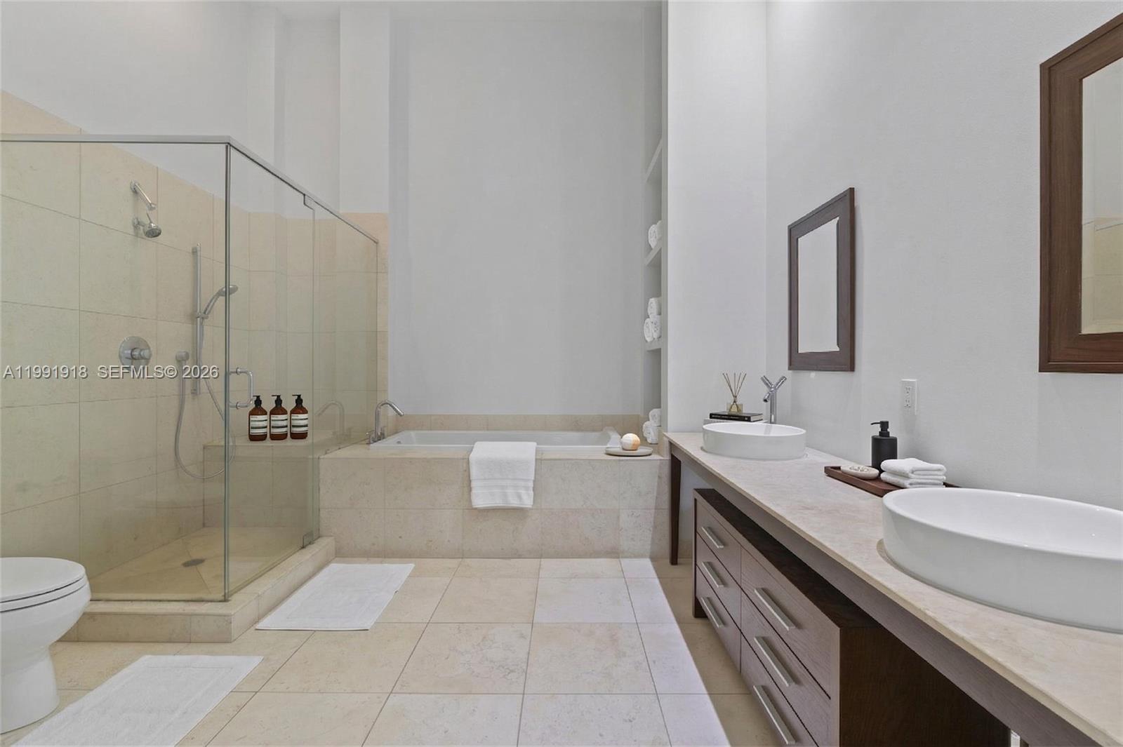 475 Brickell Ave #2209, Miami FL 33131
