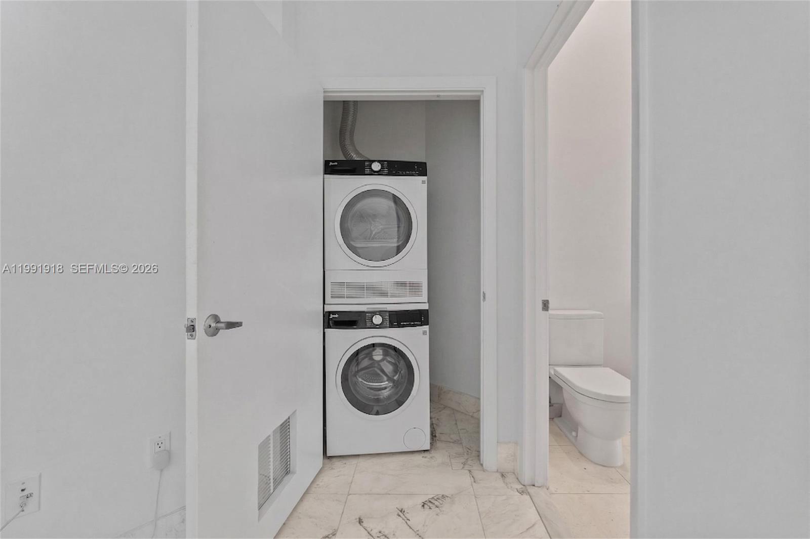 475 Brickell Ave #2209, Miami FL 33131