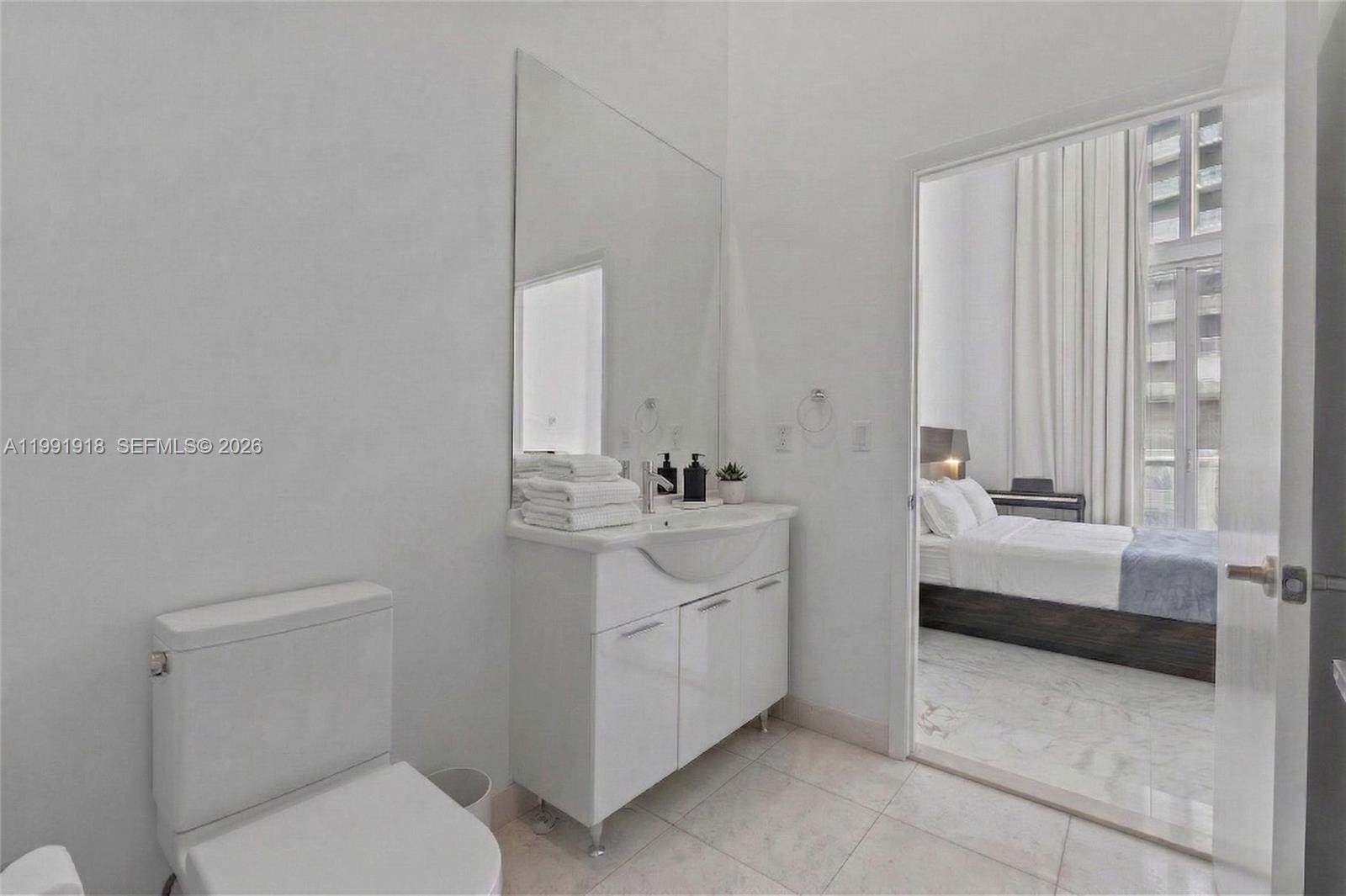 475 Brickell Ave #2209, Miami FL 33131