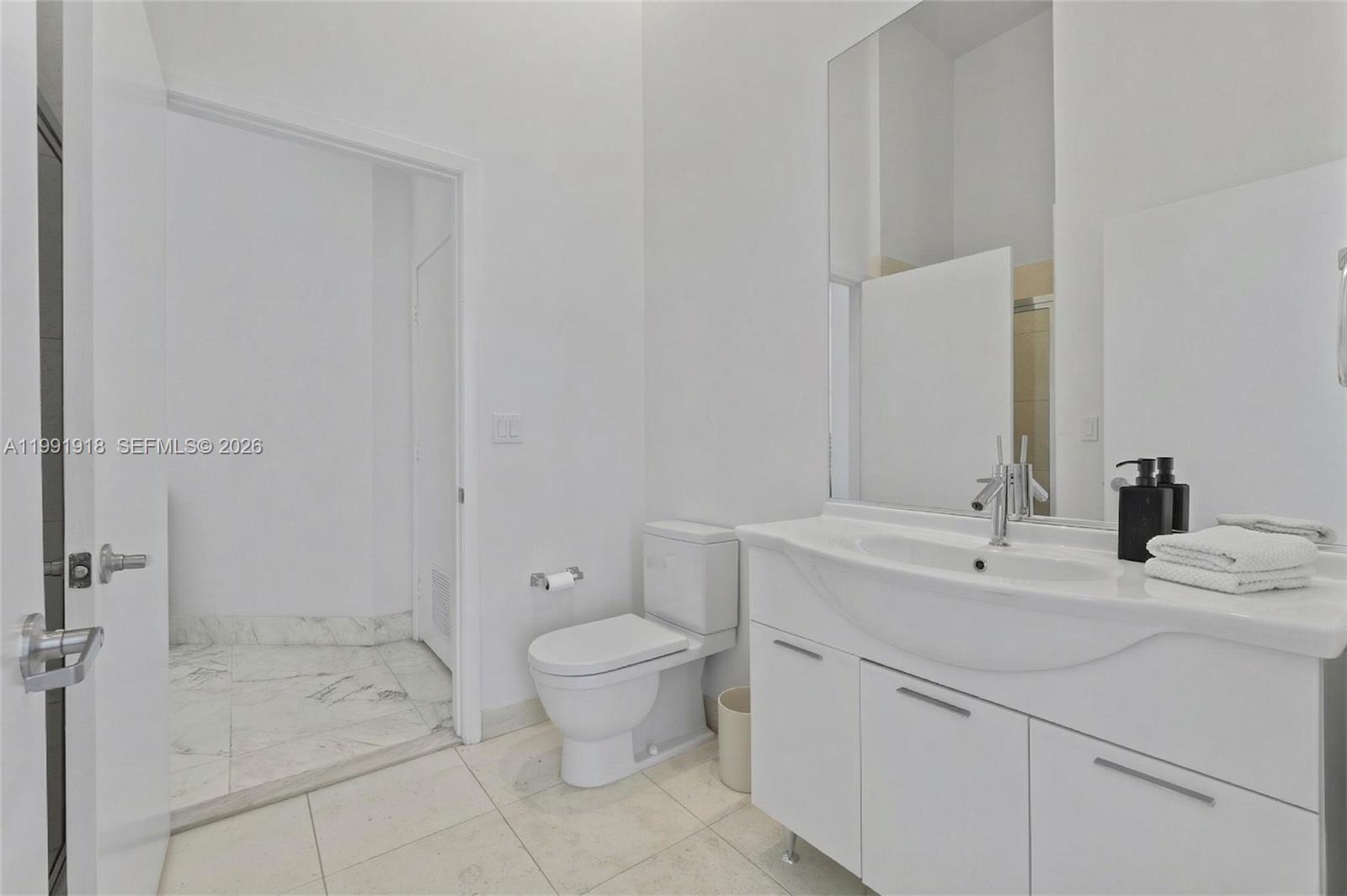 475 Brickell Ave #2209, Miami FL 33131