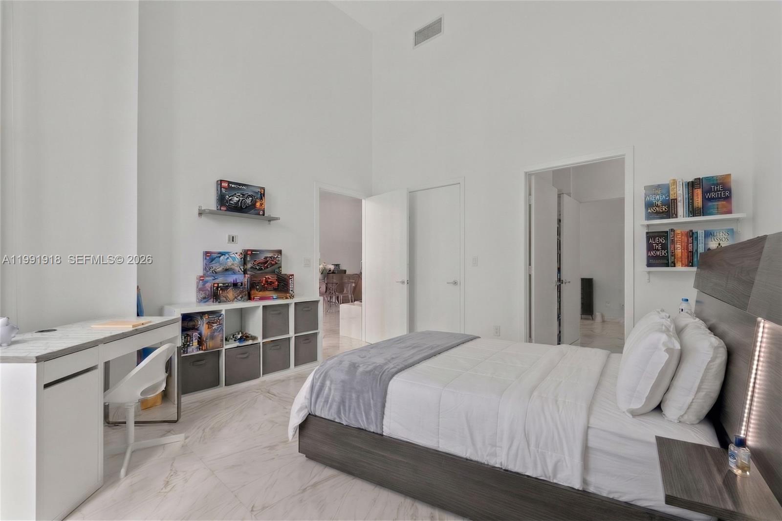 475 Brickell Ave #2209, Miami FL 33131
