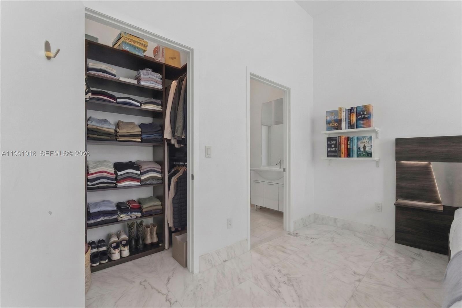 475 Brickell Ave #2209, Miami FL 33131